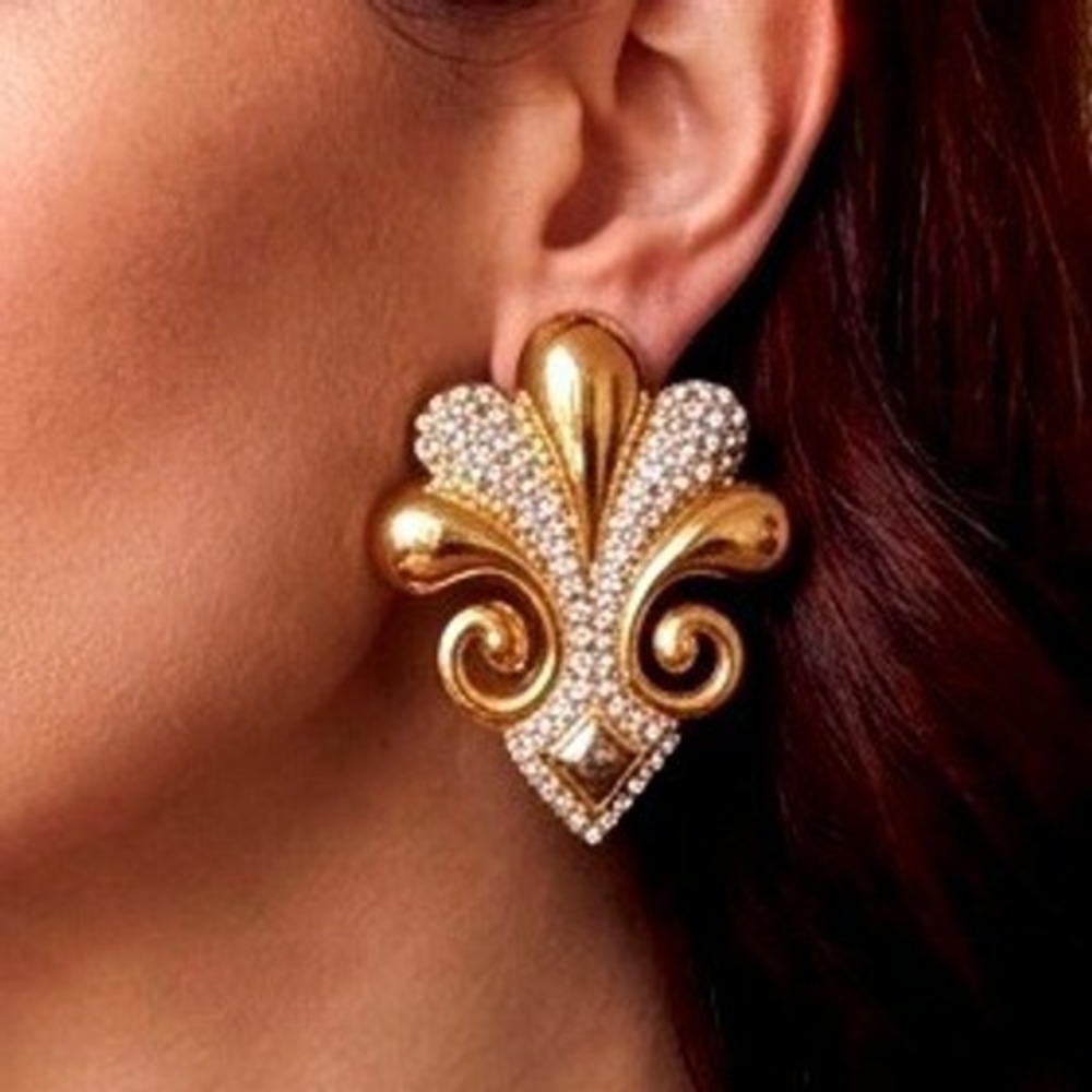 Vintage Gold Tone Fleur De Lis Pave Rhinestone Scroll Statement Clip Earrings